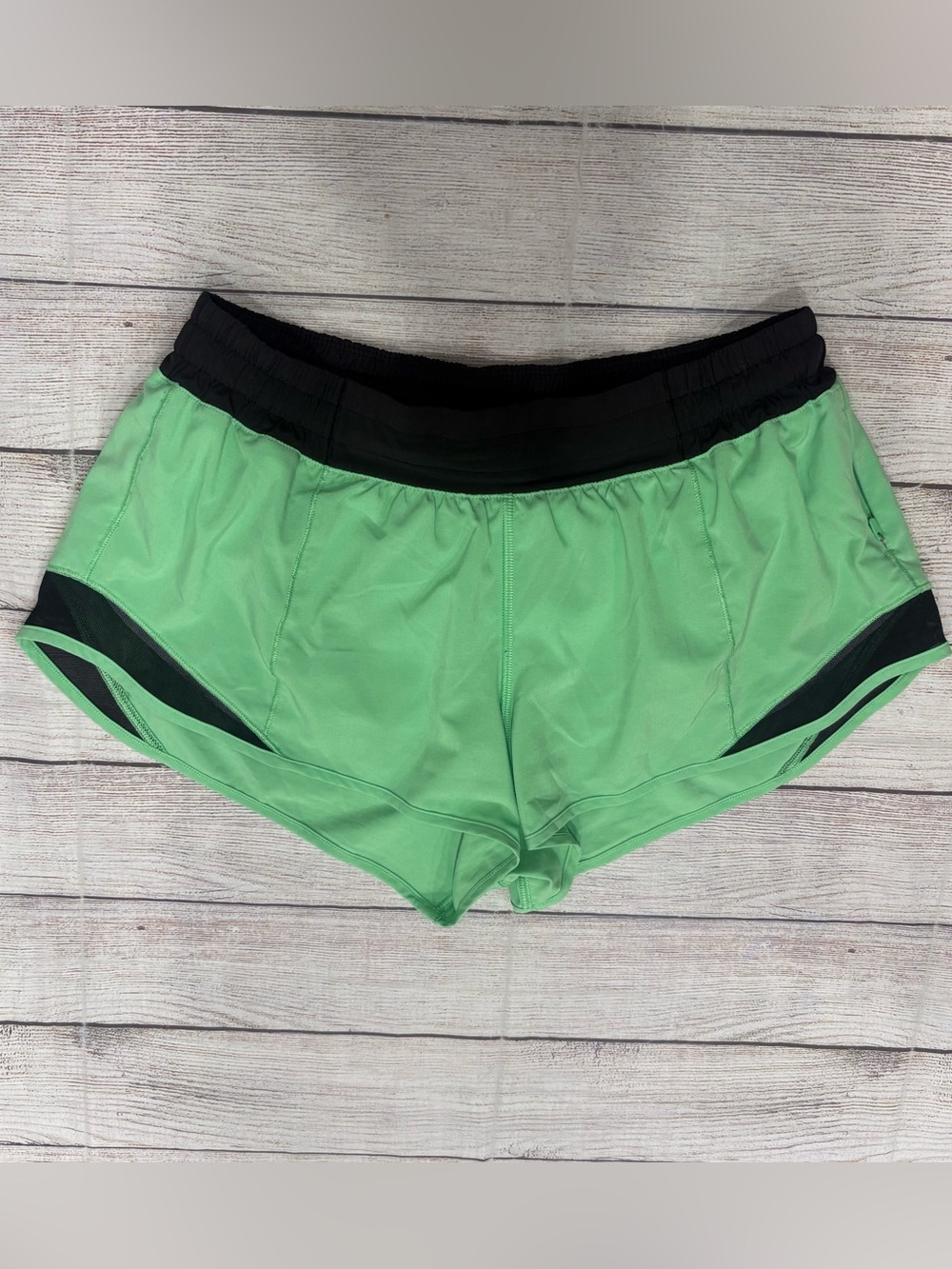 LULULEMON Hotty Hot Short II 2.5” Size 8